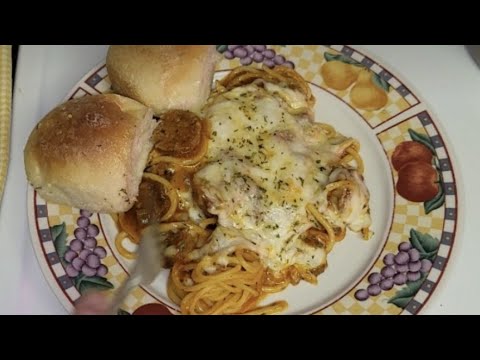 Baked Spaghetti 🍝 with Hot Italian Sausage – Rhodes Frozen Dinner Rolls – Under $3 – Budget Meals