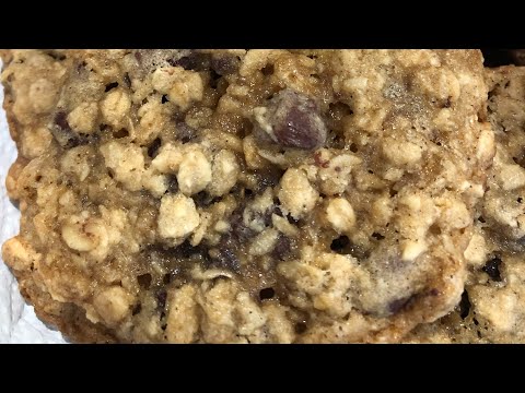 Chewy Oatmeal Chocolate Chip Cookies