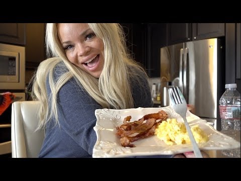 COOKING SCRAMBLED EGGS WITH NO MILK! (KETO DIET BREAKFAST)