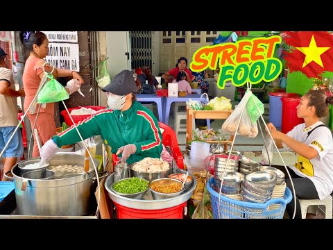 Delicious! Vietnamese breakfast on the street for only $1.5 // Vietnamese  street food!!