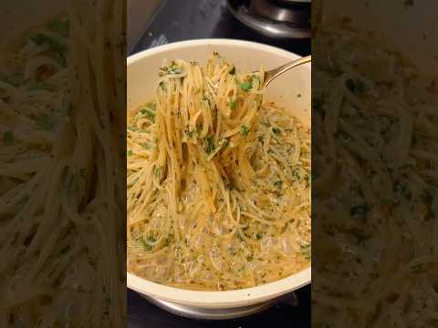 Garlic Butter Pasta 🍜 Delicious 5 minutes pasta ✨🫶 #music #pastarecipe