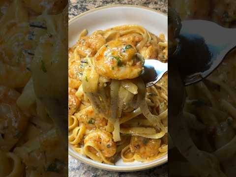 Garlic Butter Shrimp Fettuccine! #garlicbutter #shrimp #fettuccine #pasta #easyrecipe #dinnerideas