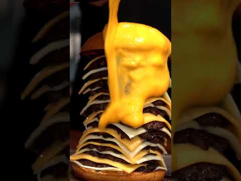 Giant CHEESEBURGER!