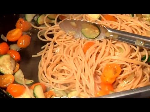 How to Make a Good Spaghetti Dinner With Zucchini : Good Eats