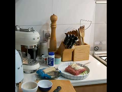 HOW TO MAKE CLASSIC, JUICY,TENDER BEEF BURGER  &  NO MEAT SPRING ROLLS # HUNNY  BUNNYVLOGS