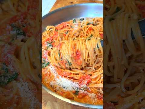 Irresistible One Pan Tomato Pasta Magic!