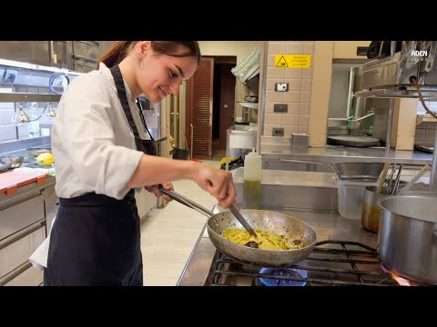 Italian Chef shares easy "Spaghetti alle Vongole" Recipe – Food in Florence