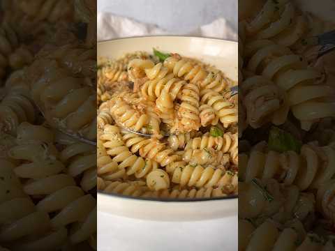 Italian Creamy Tuna Pasta 🍝 10 minute meal 🤌🏼 #italianfood #shortscooking #recipeshare #pasta