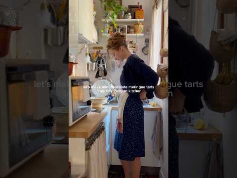 Let’s bake mini chocolate tarts in my tiny Parisian kitchen🍫#paris #baking #chocolate #chef #recipe