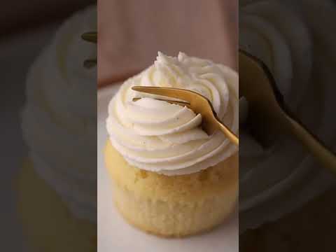 Moist Vanilla Cupcake recipe with Oil – Recipe link in description #vanillacupcake