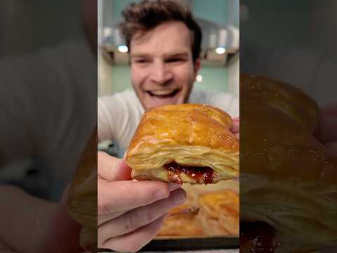 Pastelito De Guayaba #chefbrad #cuban #cubanfood #guava #pastel #dessert #recipe #egg #puffpastry