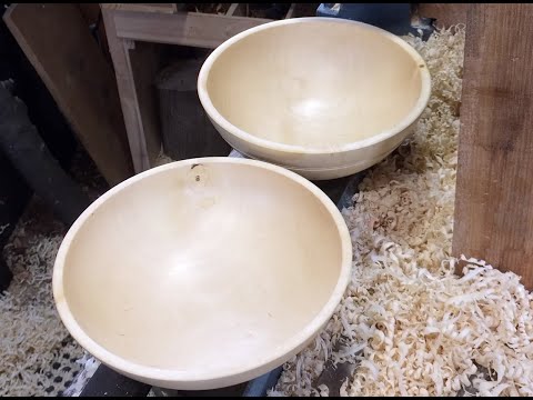 Richard Raffan completes two part-turned salad bowls in real time.