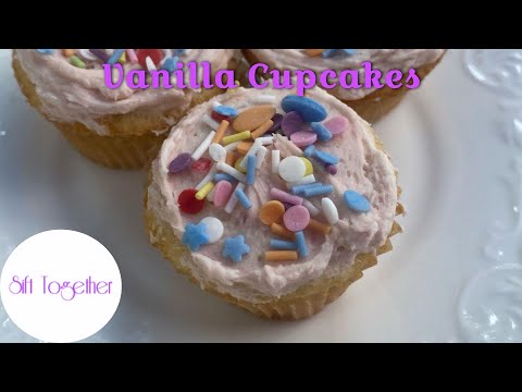 Simple & Easy Vanilla Cupcakes