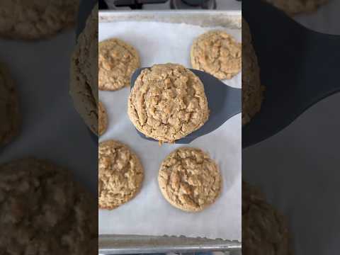 The BEST Oatmeal Cookies – Full recipe linked in comments!