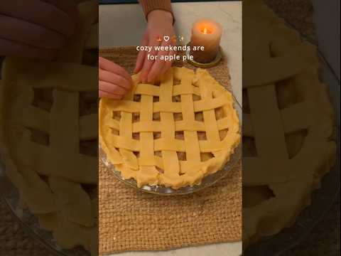 this is the PERFECT apple pie recipe for fall baking 🍂