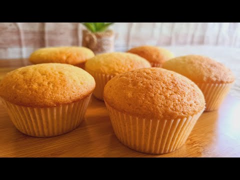 Vanilla Cupcakes | Fluffy and Easy Recipe