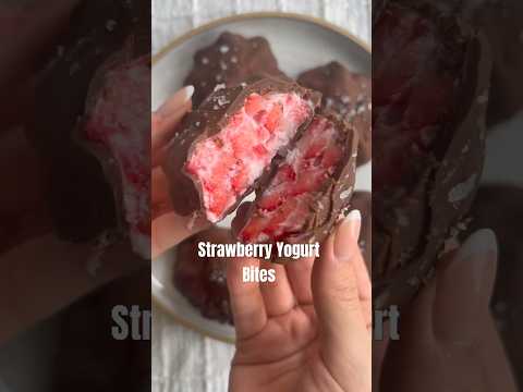 Viral strawberry yogurt bites are amazing! #healthyfood #healthydessert