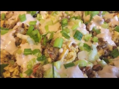 WHATS FOR BREAKFAST SAUSAGE EGGS & BACON POTATO WITH GRAVY SKILLET VLOGMAS DAY13 "LIVE"